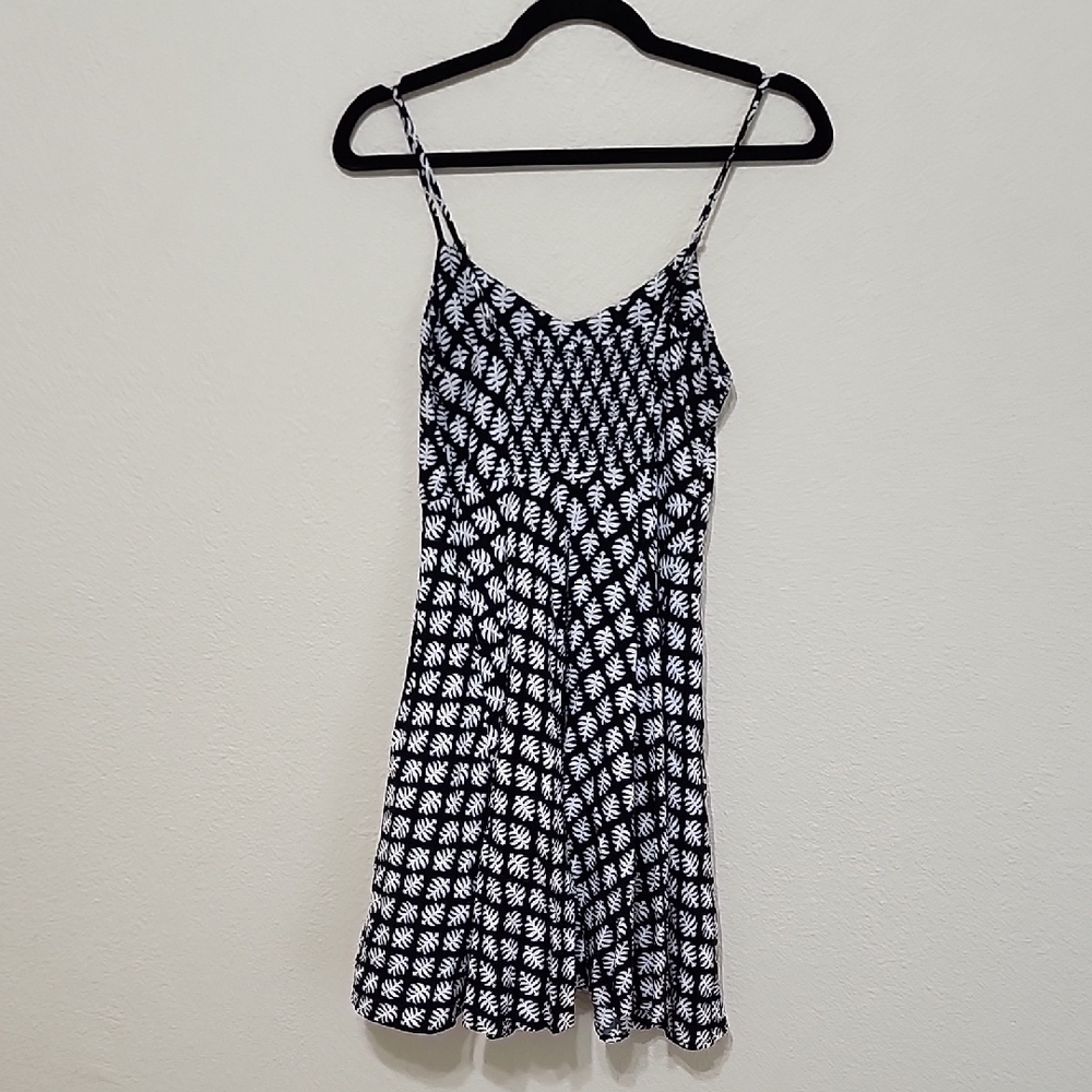 Old Navy Black and White Spaghetti Strap Mini Sundress - Picture 5 of 8